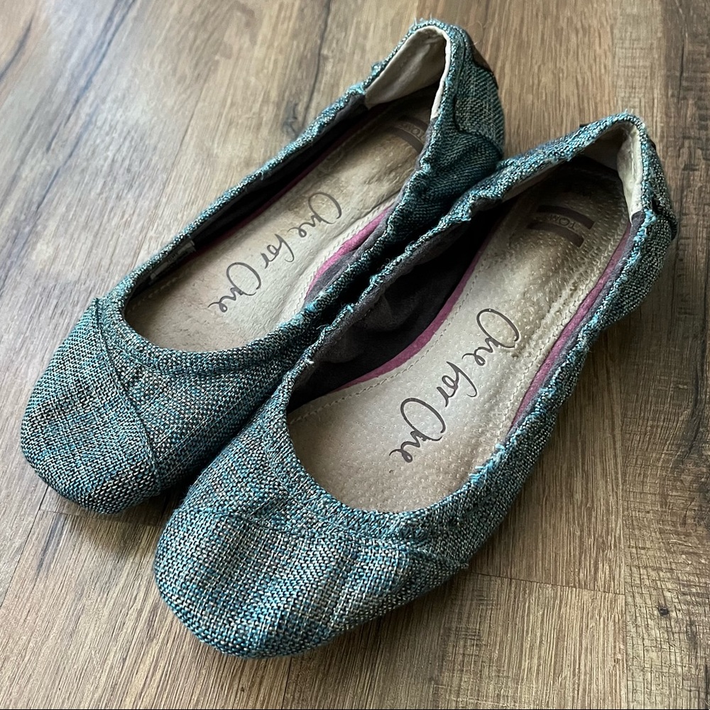 TOMS ballet flats in metallic sea green weave teal fabric